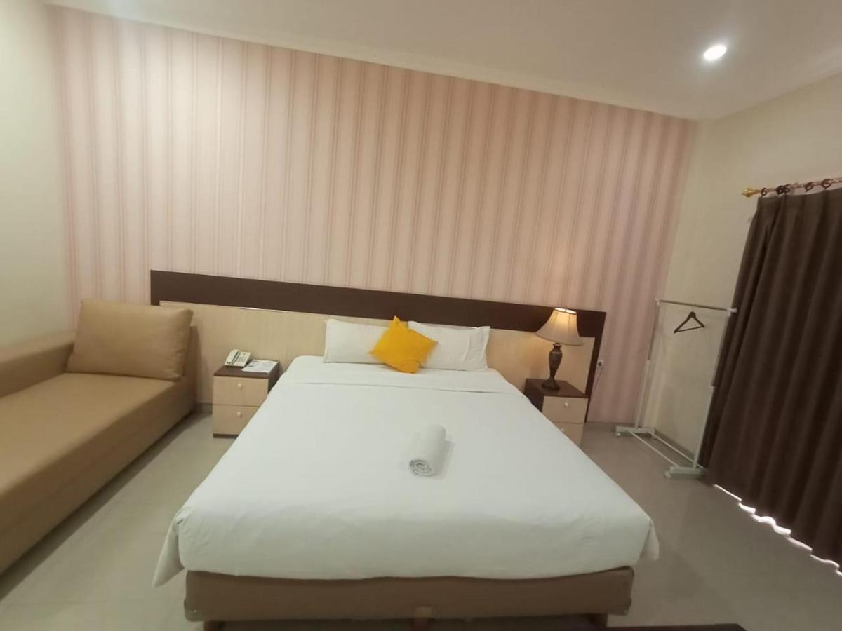 Oyo 90473 Gowin Hotel Kuta  Exterior photo